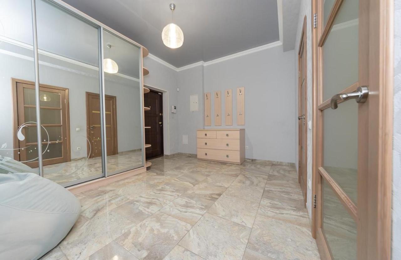 Апартаменти Люкс Класу В Новому Будинку В Центрі Kyiv Exterior photo